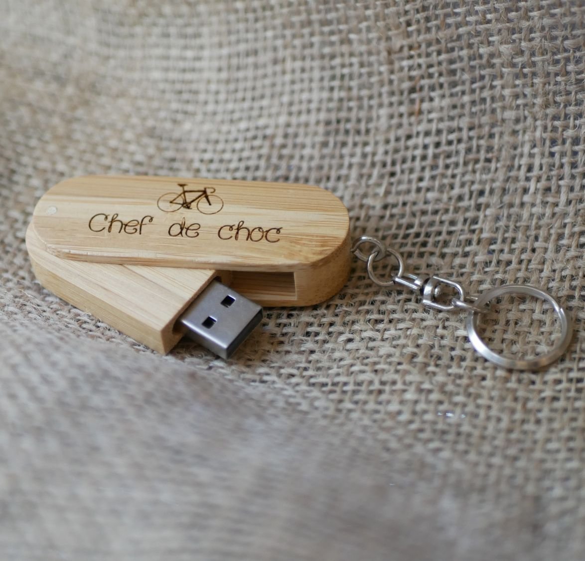 USB key bamboo 32 Gb in key ring to engrave and personalize