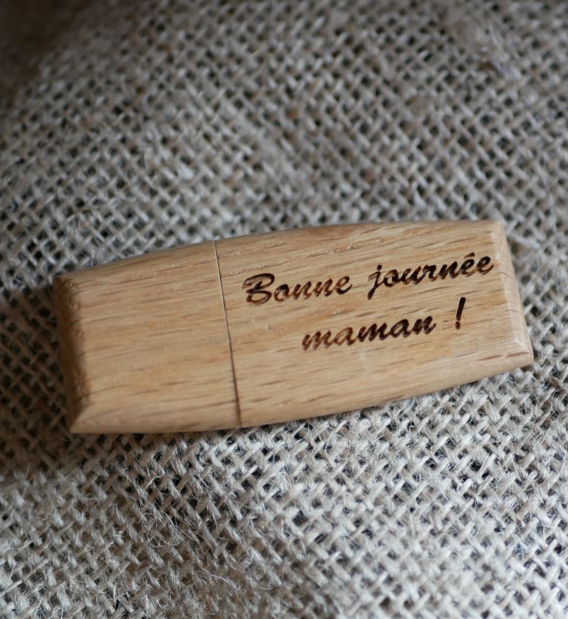 Wooden USB key to be personalized by engraving