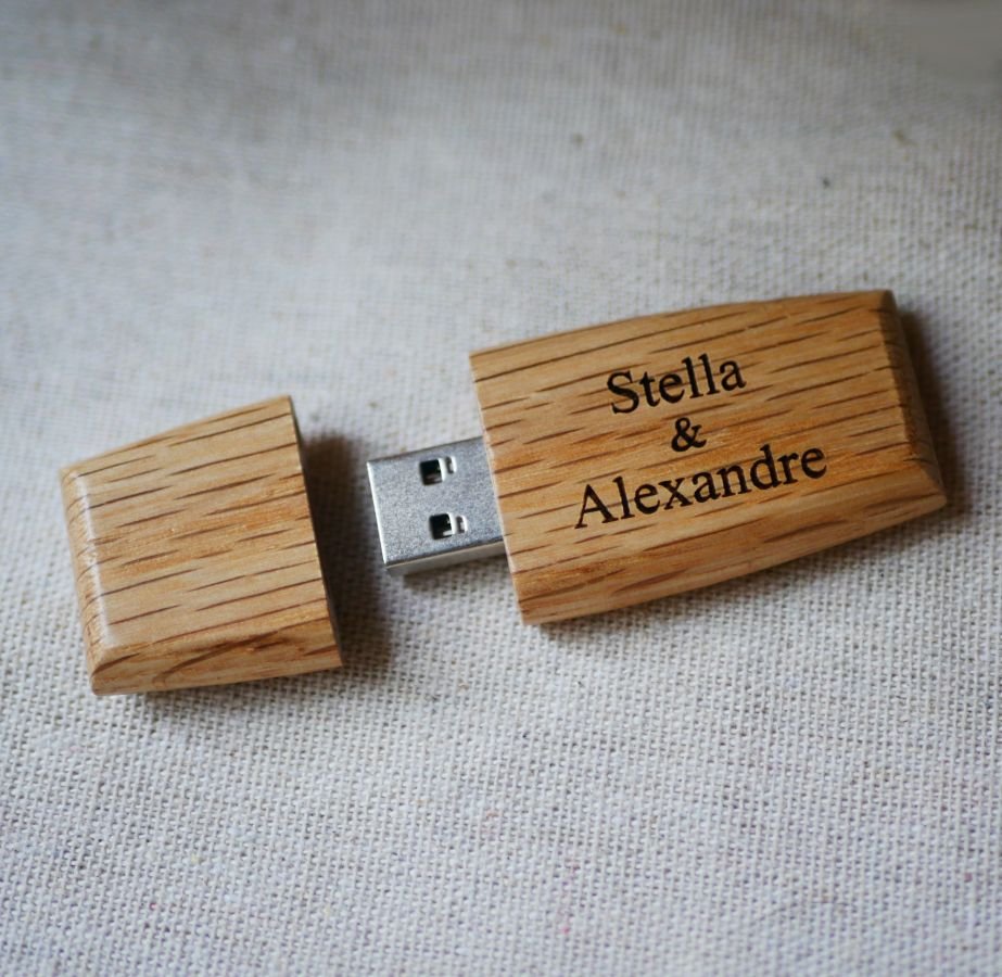 Wooden USB key to be personalized by engraving