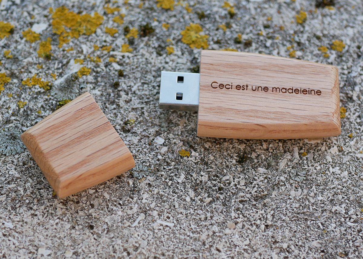 Wooden USB key to be personalized by engraving