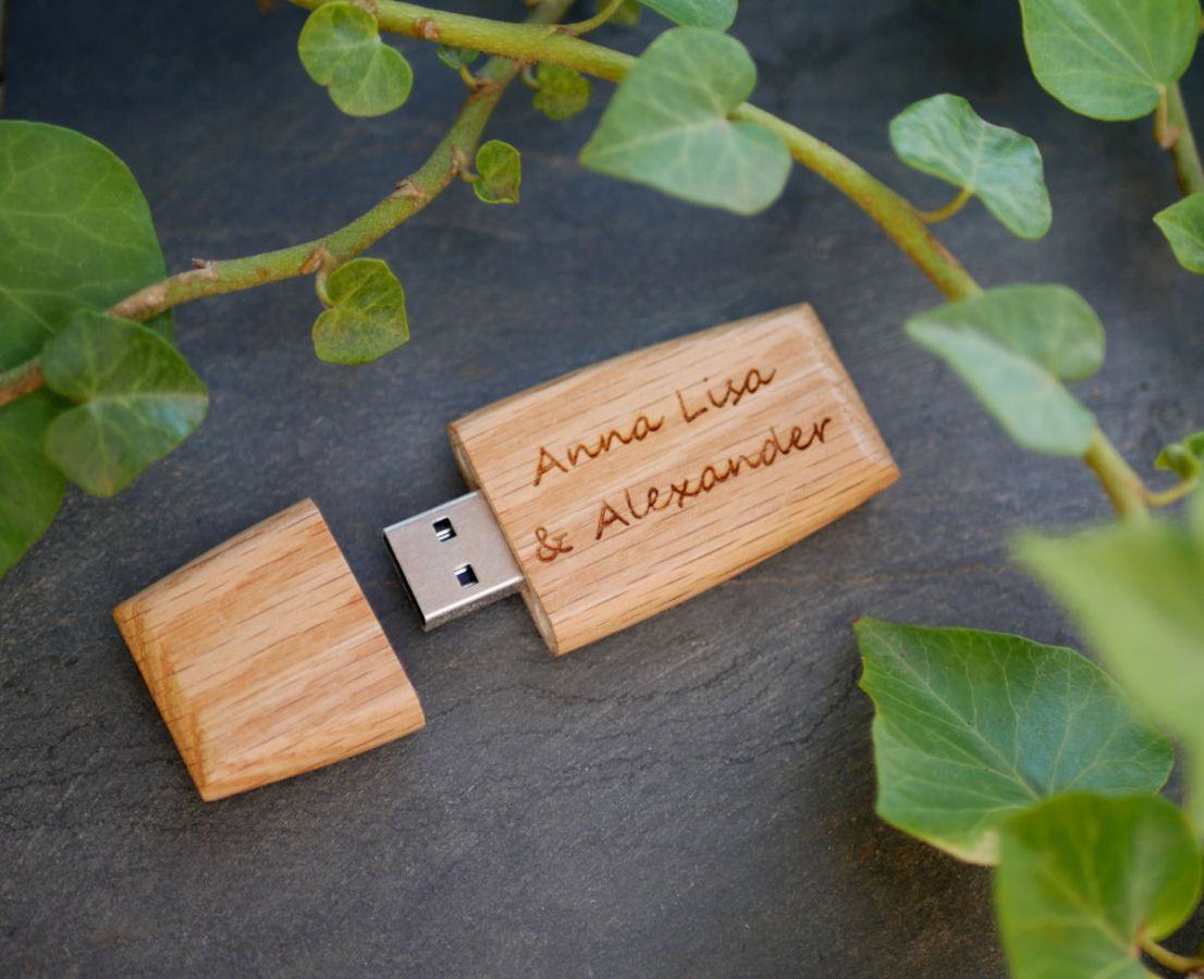 Wooden USB key to be personalized by engraving