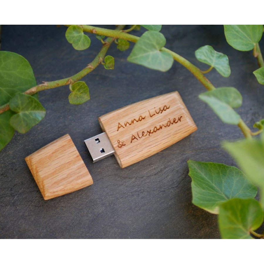 Wooden USB key to be personalized by engraving