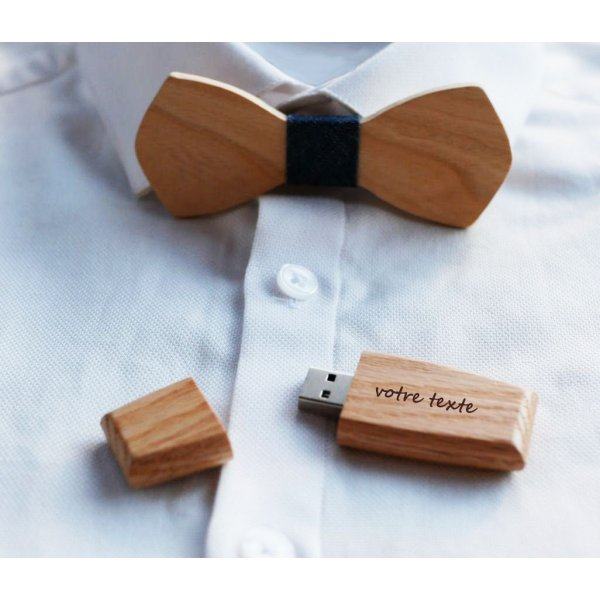 Wooden USB key to be personalized by engraving