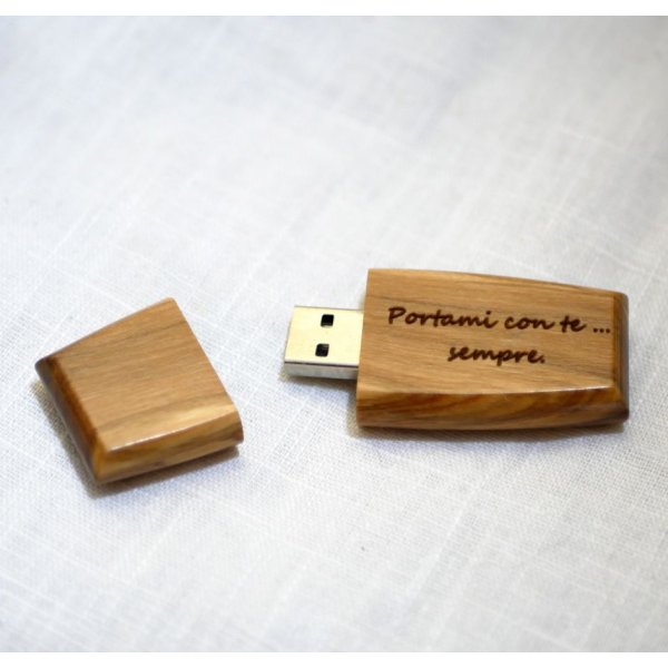 Wooden USB key to be personalized by engraving