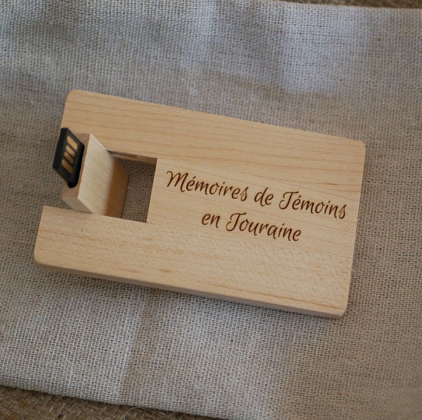 USB key engraved maple wood card to personalize