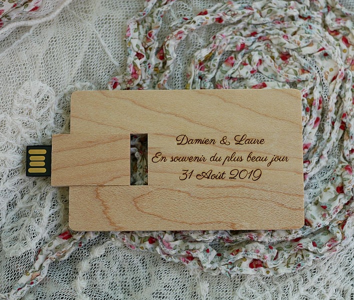 USB key engraved maple wood card to personalize