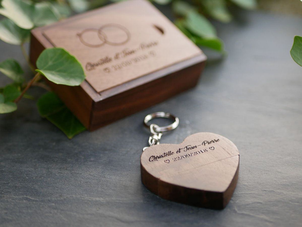 32 GB Heart USB flash drive in a dark wood box