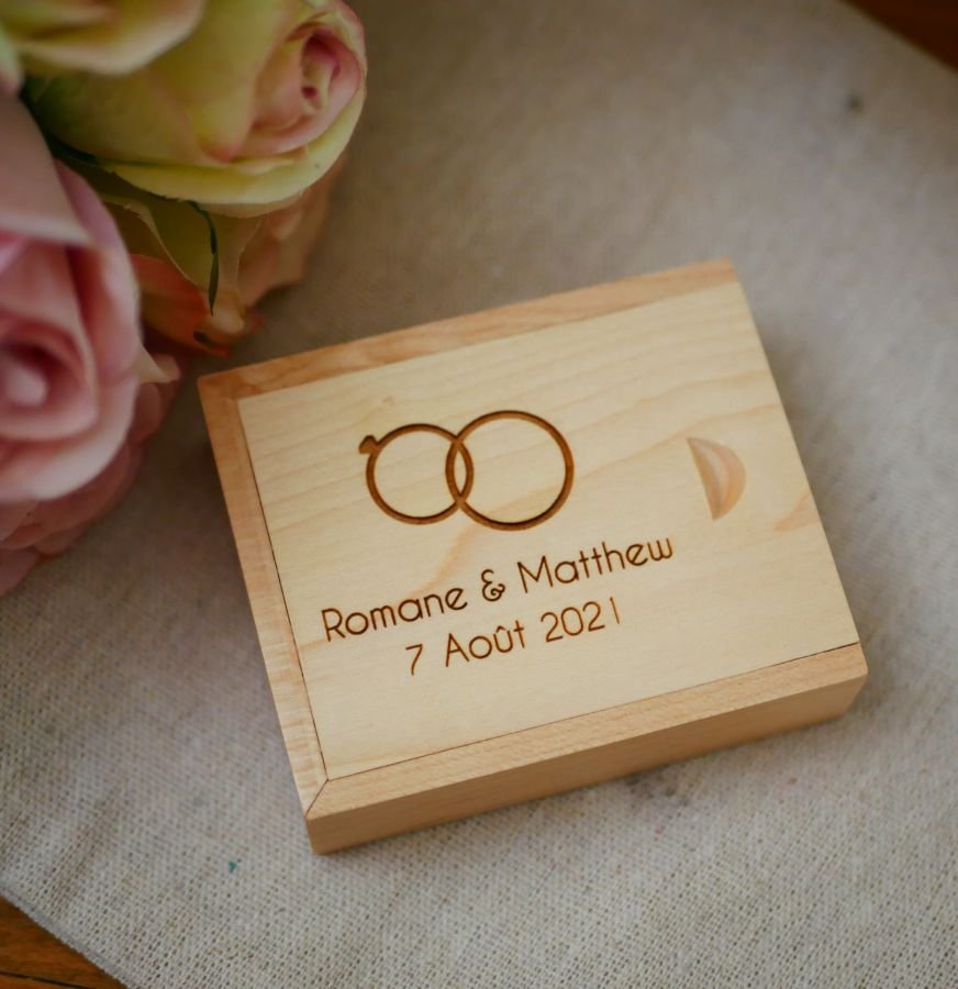 32 GB Heart USB Flash Drive in a light wood box