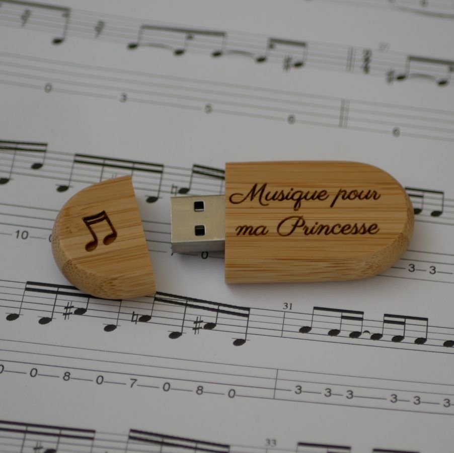 Oval USB key to be personalized by engraving, choice of wood