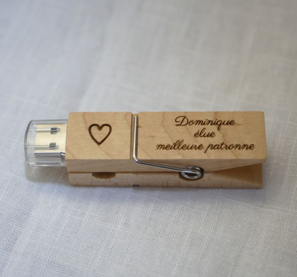 USB key engraved in raw wood to personalize