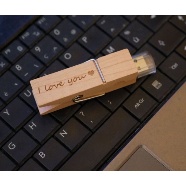 USB key engraved in raw wood to personalize