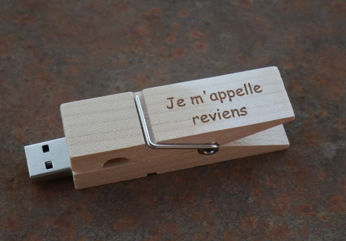 USB key engraved in raw wood to personalize