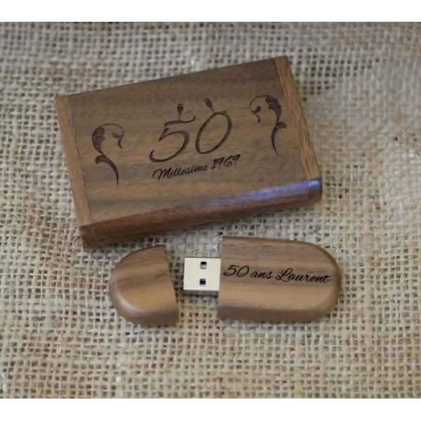 Walnut wood box and 64 GB USB key, customizable