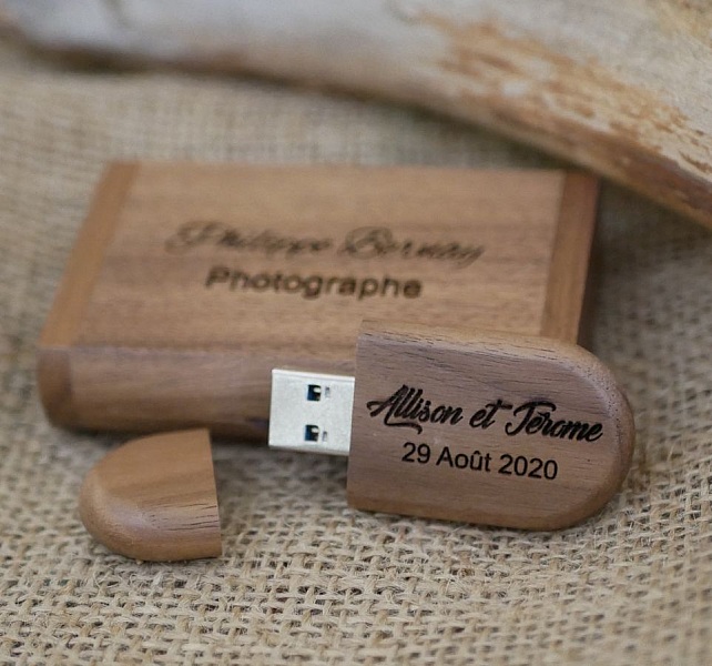 Walnut wood 3.0 USB key and case 32 GB customizable