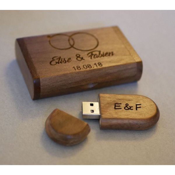 Walnut wood box and 64 GB USB key, customizable