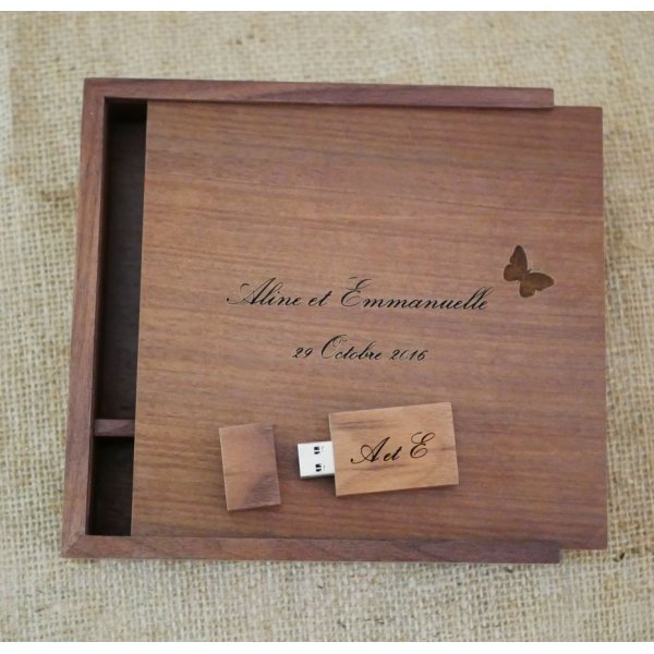 Walnut wood photo case and USB 3.0 key 32 GB customizable