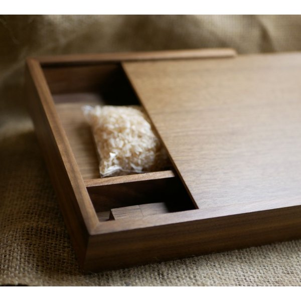 Walnut wood photo case and USB 3.0 key 32 GB customizable