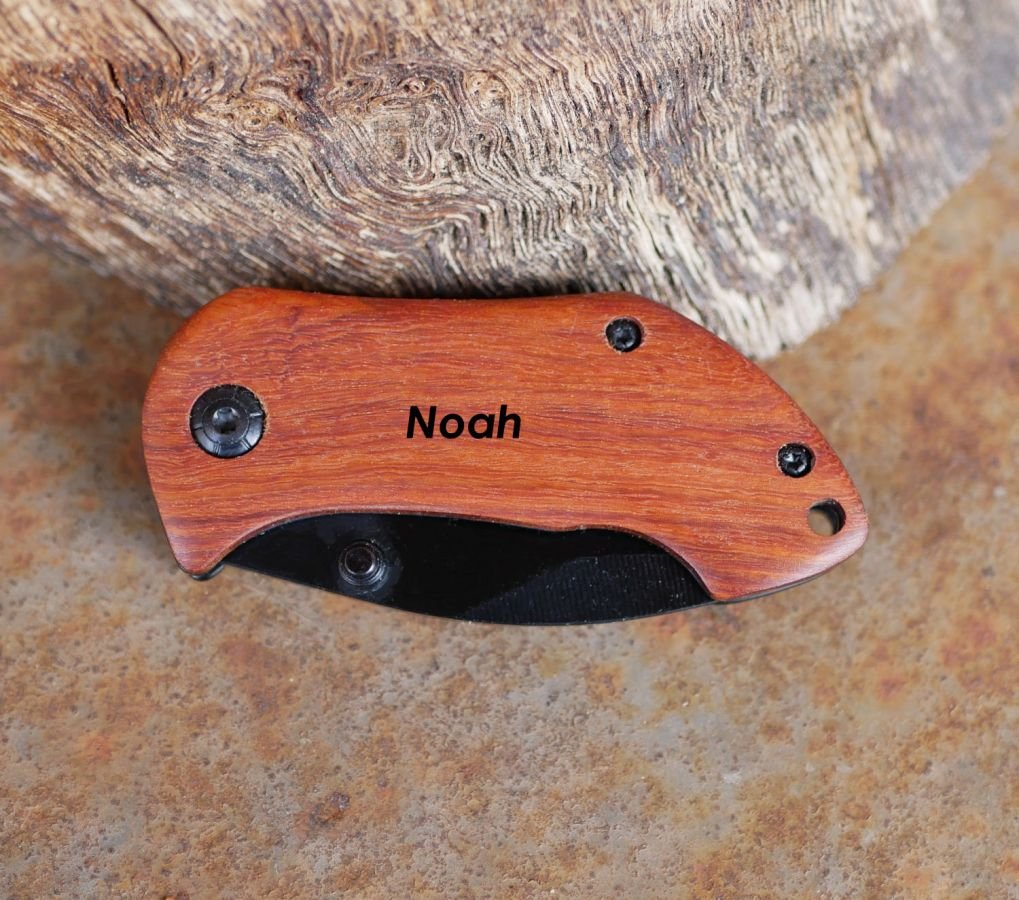 Small knife with wooden handle to engrave