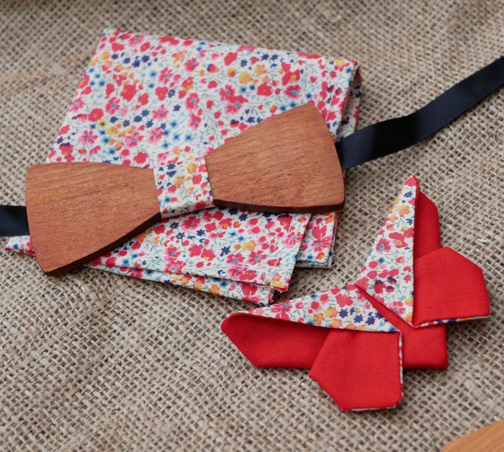 Wooden bow set Pouch Butterfly brooch Liberty