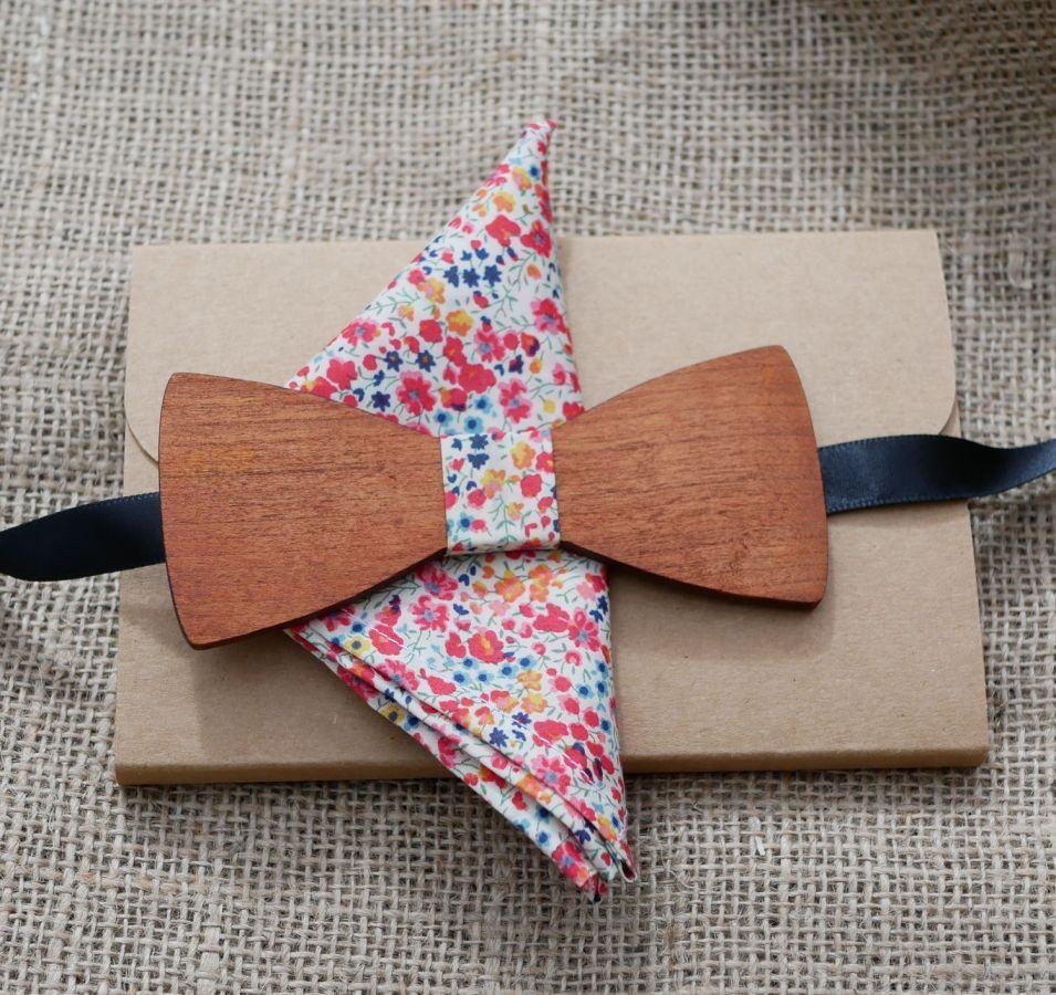 Wooden bow set Pouch Butterfly brooch Liberty