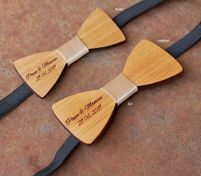 Nœuds papillon en bois personnalisés pour mariage et famille.