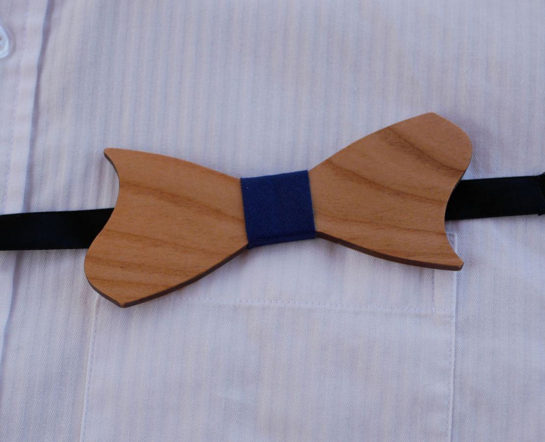 Original asymmetrical bow tie in cherry wood to personalize