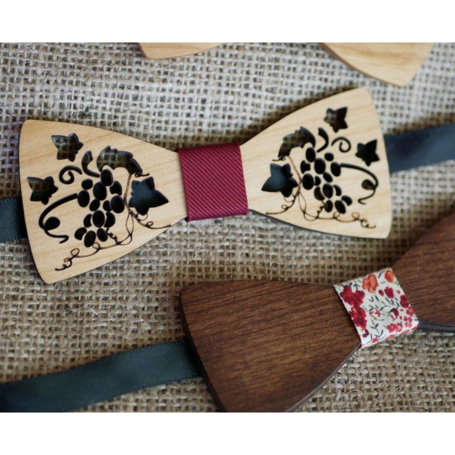 Openwork wooden bow tie with vine and leaves made in France