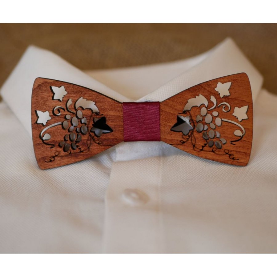 Openwork wooden bow tie with vine and leaves made in France