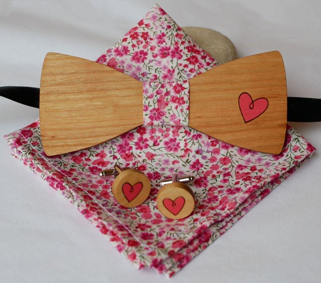 Wooden bow tie with engraved heart painted to be personalized made in France