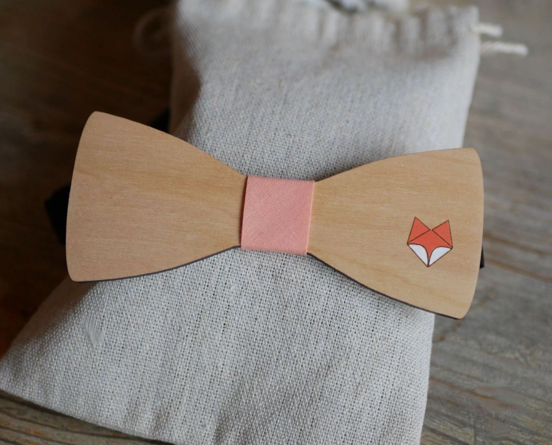 Wooden bow tie, customizable design, engraved and painted, made in France