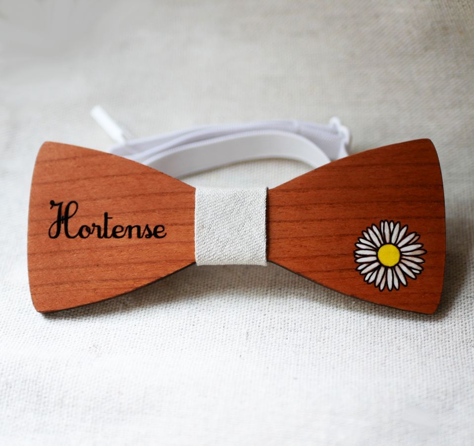 Wooden bow tie, customizable design, engraved and painted, made in France