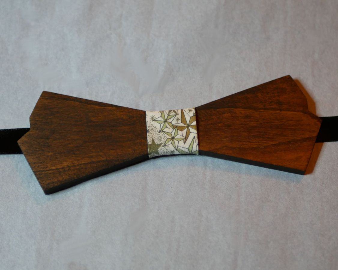 Wooden bow tie original shape to personalize