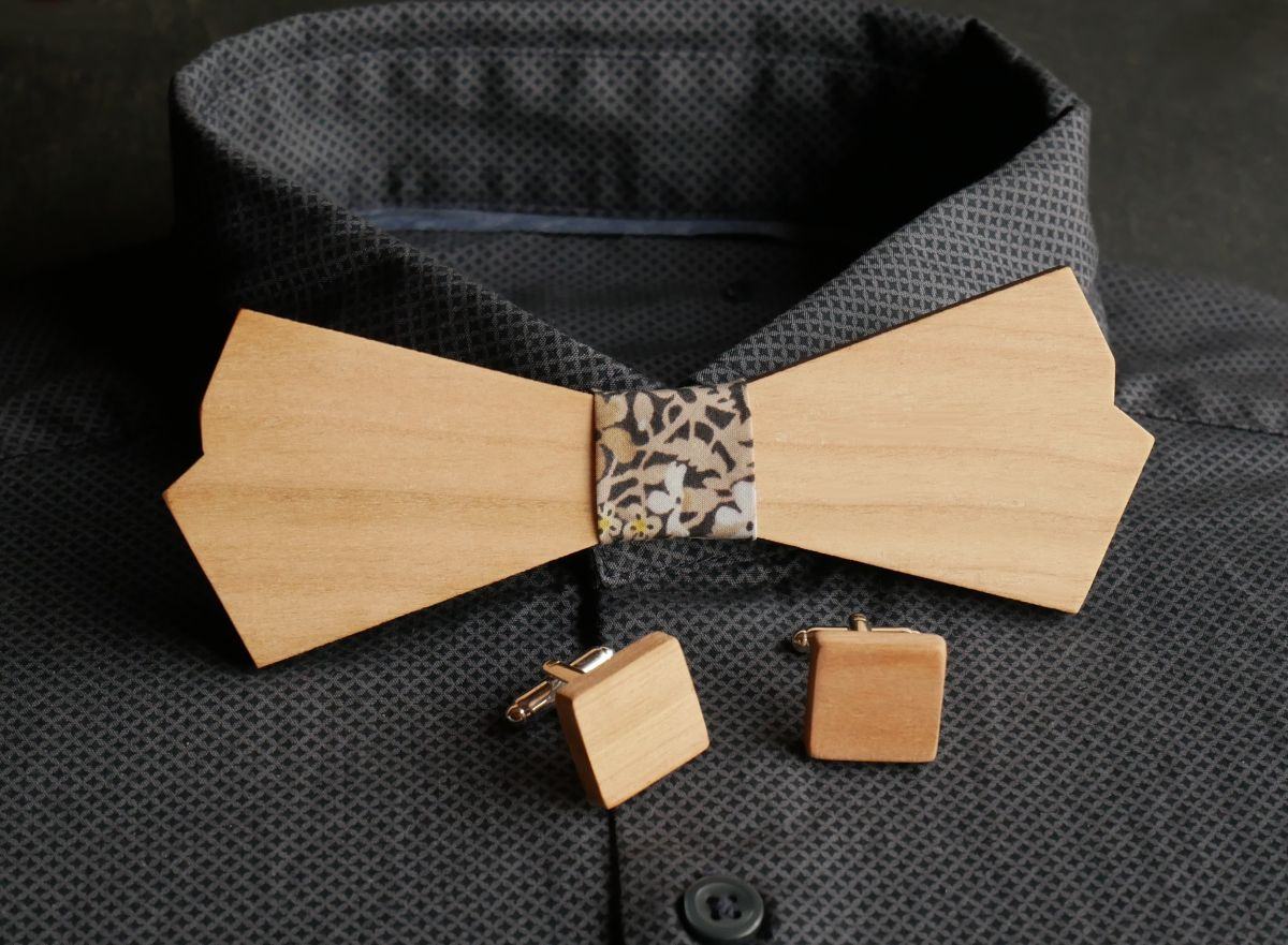 Wooden bow tie original shape to personalize