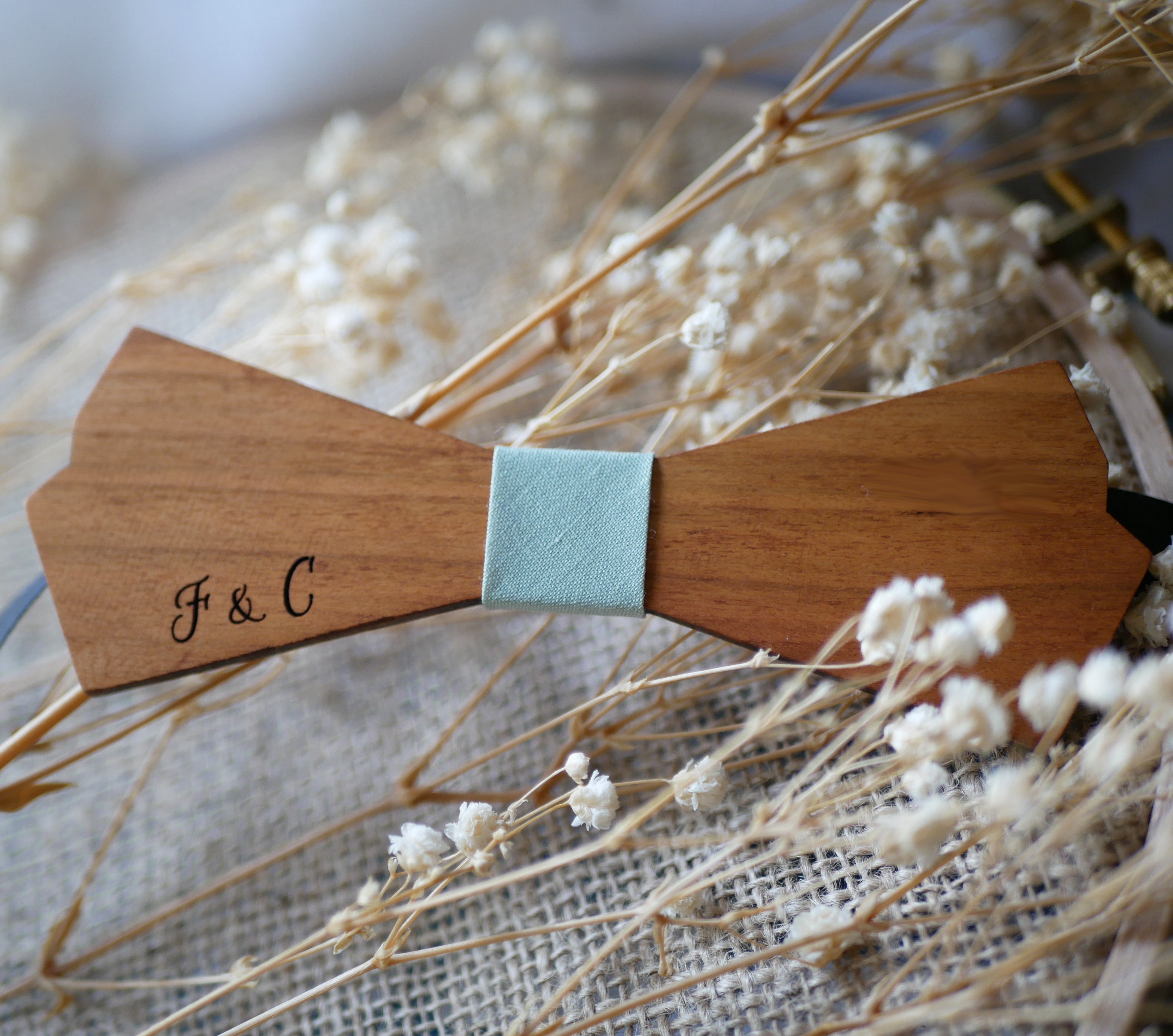 Wooden bow tie original shape to personalize