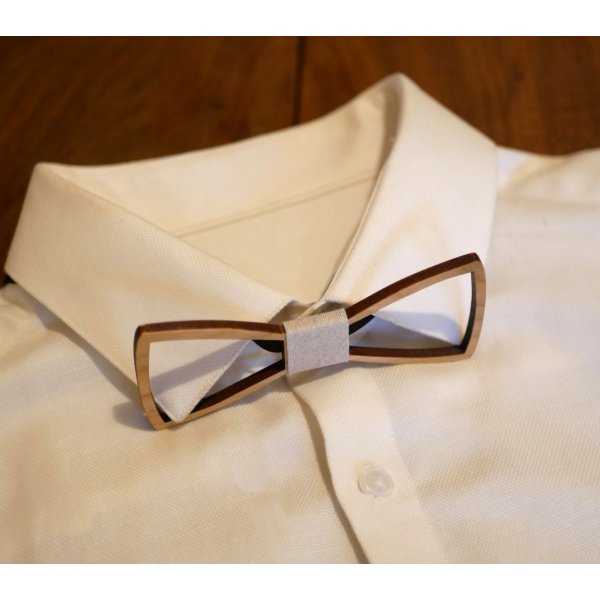 Openwork French wood bow tie 