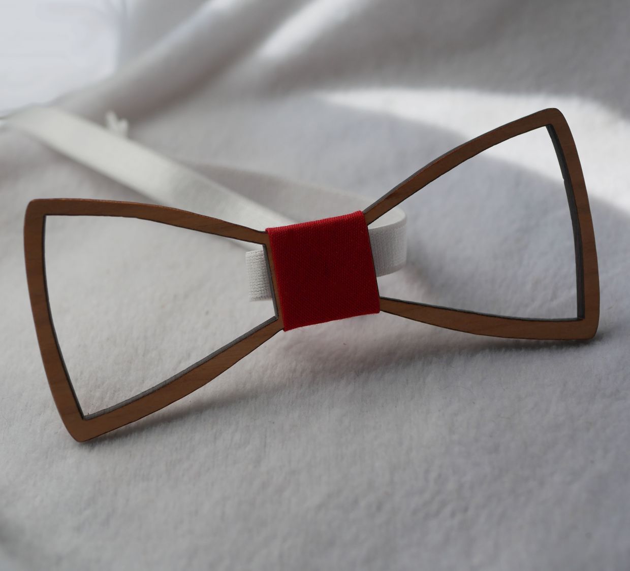 Openwork French wood bow tie 