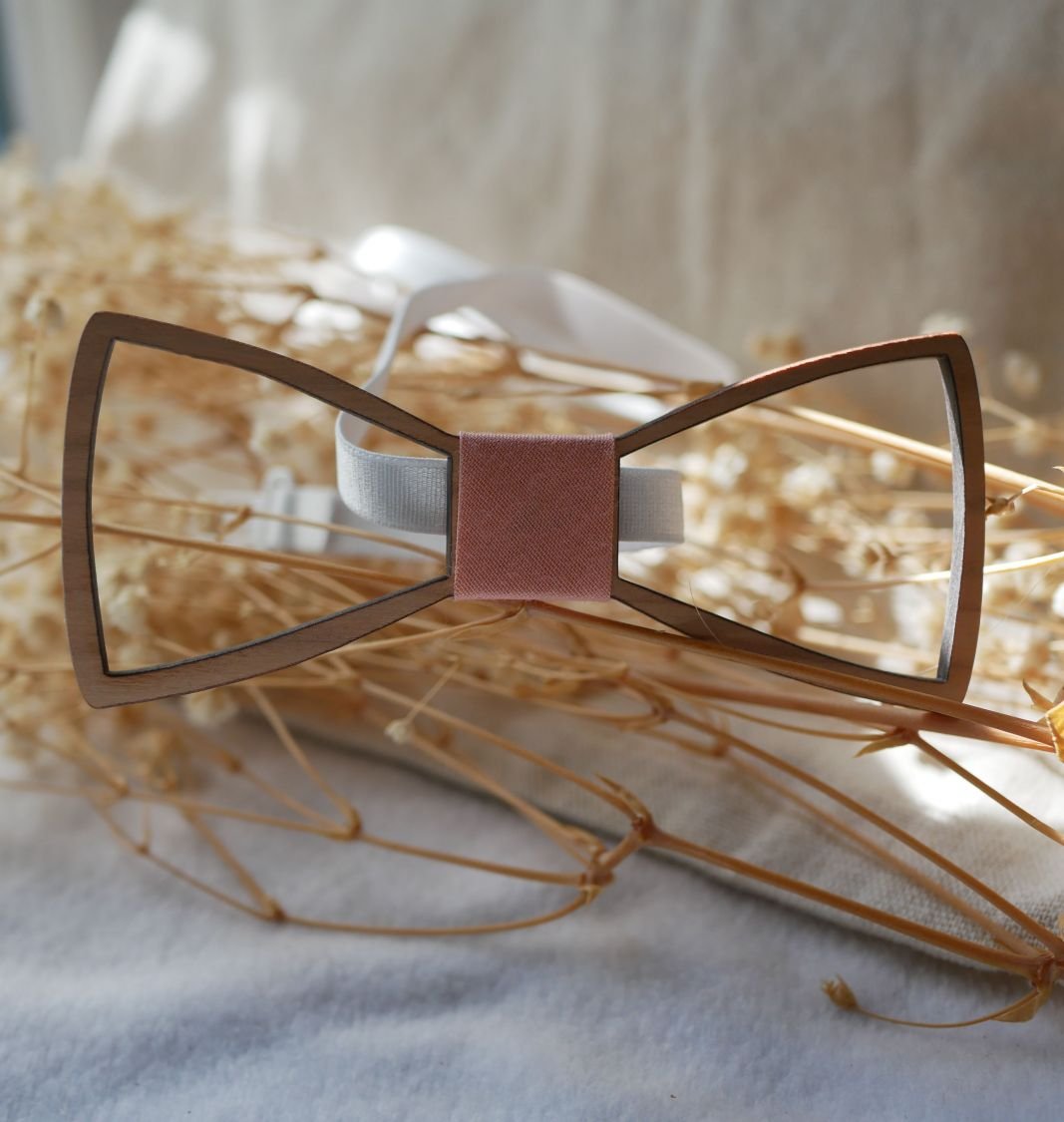 Openwork French wood bow tie 