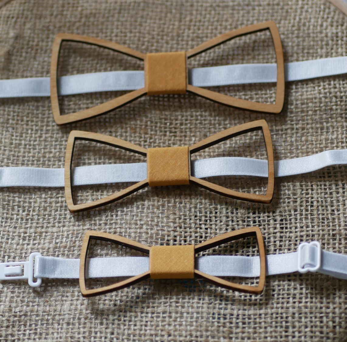 Openwork French wood bow tie 