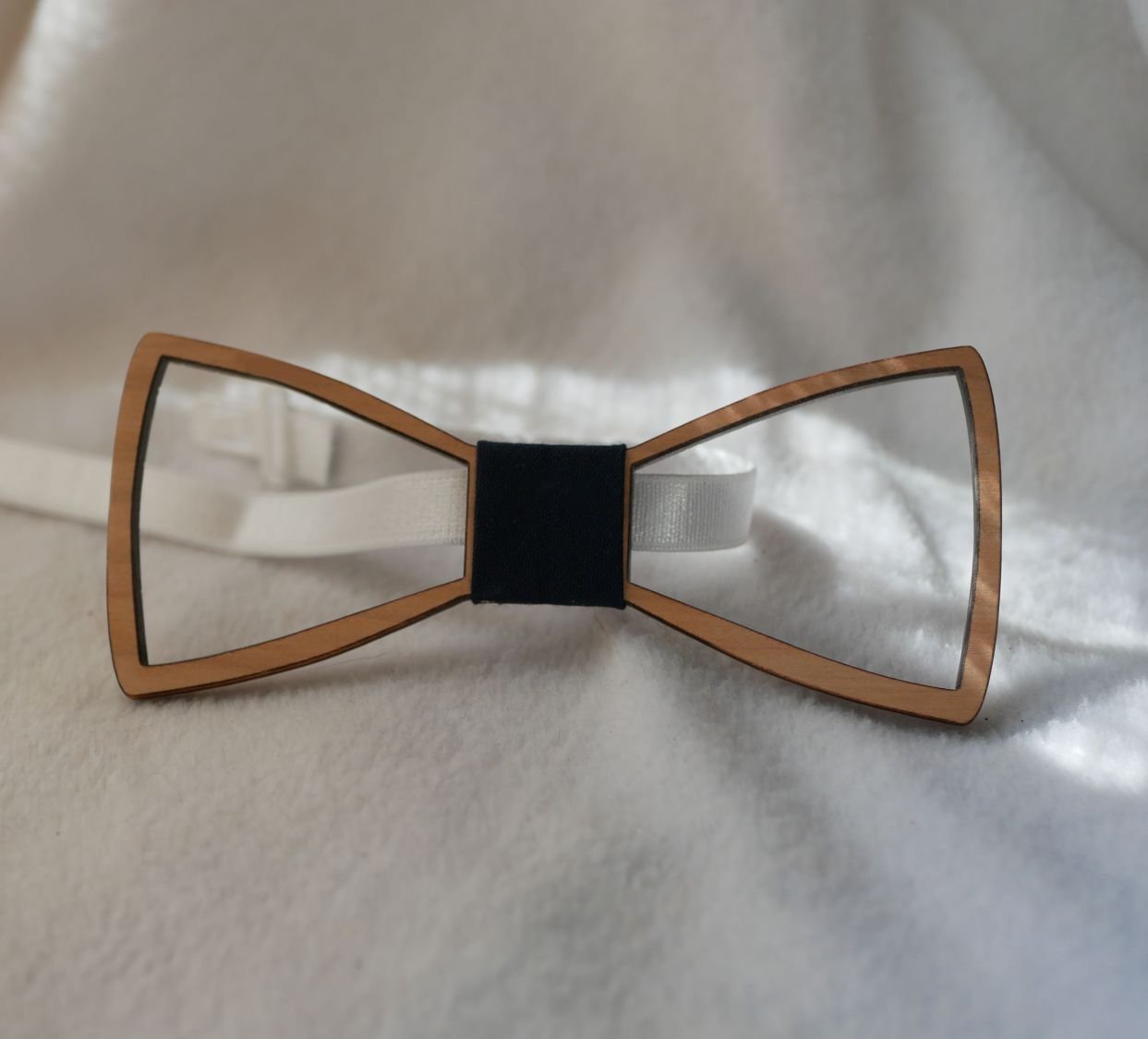 Openwork French wood bow tie 