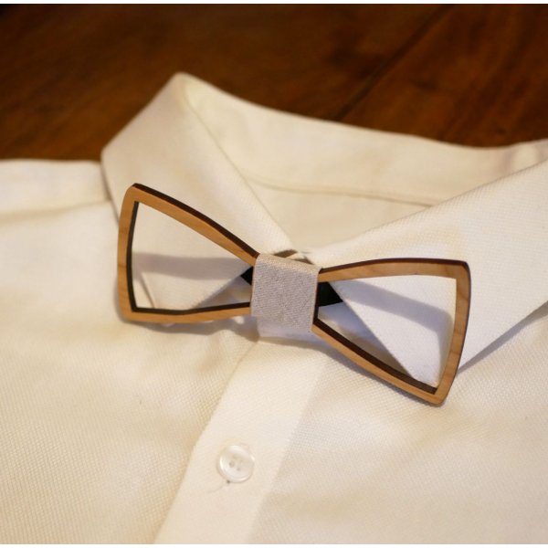 Openwork French wood bow tie 