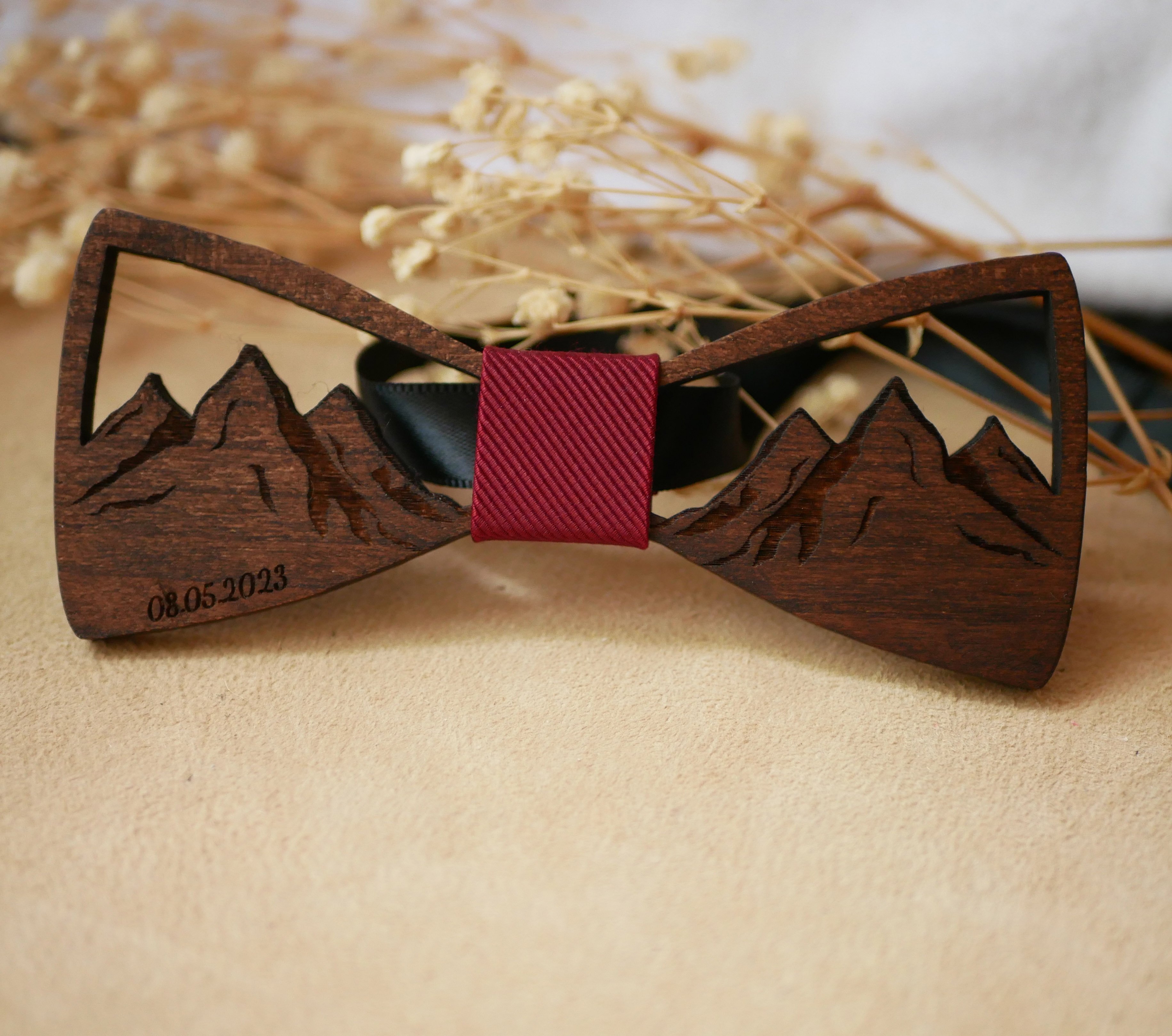 French wooden bow tie decorated with openwork mountains 