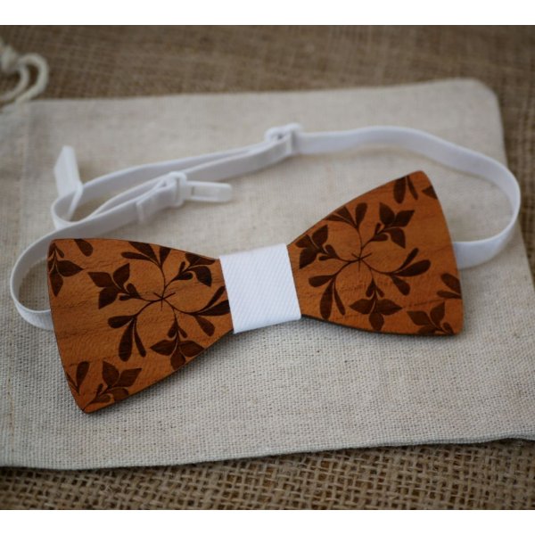 Wooden bow tie engraved with large flowers 