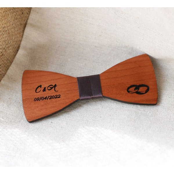 Wooden bow tie for wedding engraved with wedding rings made in France