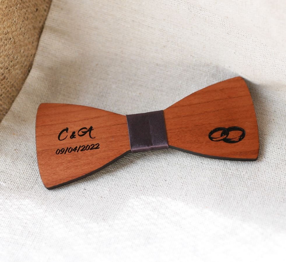 Wooden bow tie for wedding engraved with wedding rings made in France