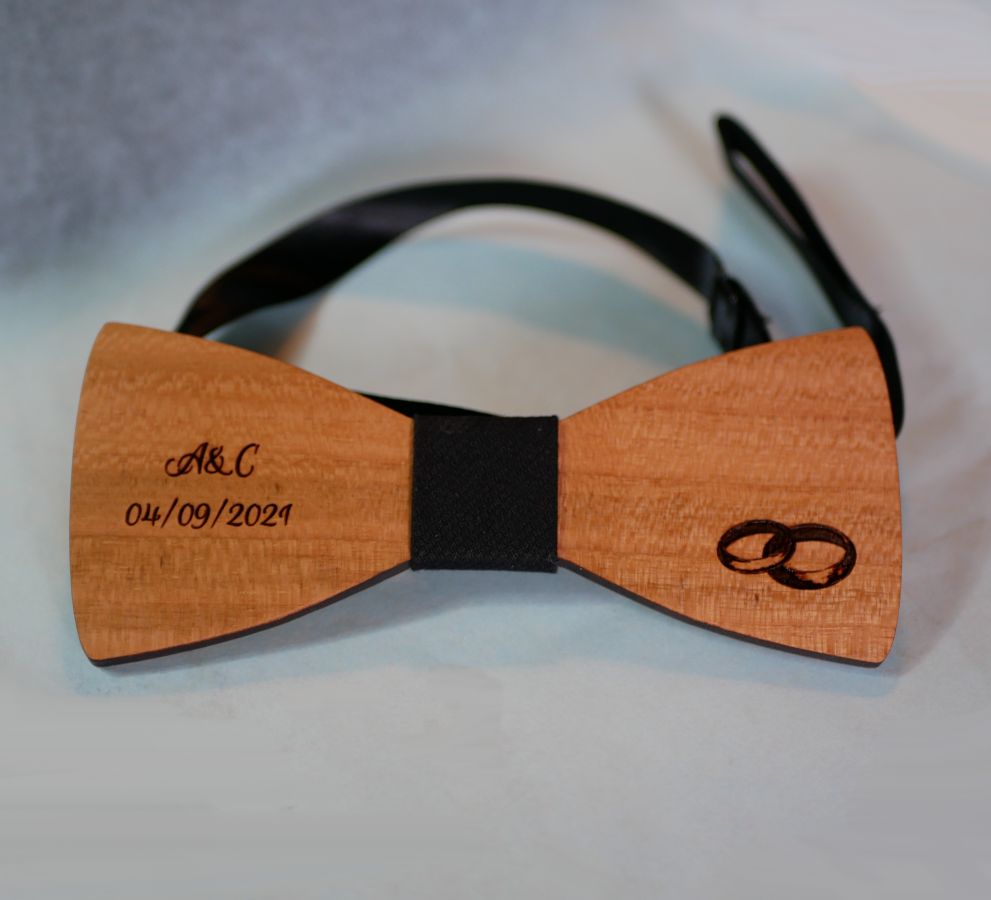 Wooden bow tie for wedding engraved with wedding rings made in France