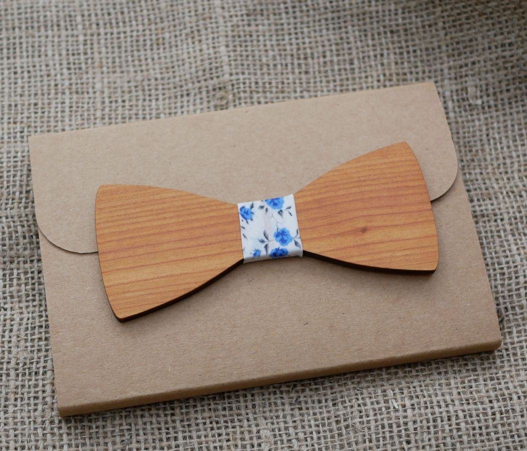 Wooden bow tie for wedding engraved with wedding rings made in France