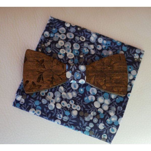 Wooden bow tie engraved with large flowers to personalize