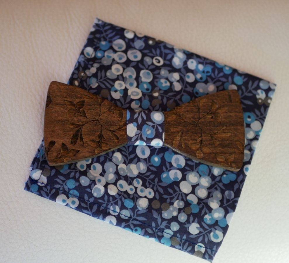 Wooden bow tie engraved with large flowers to personalize