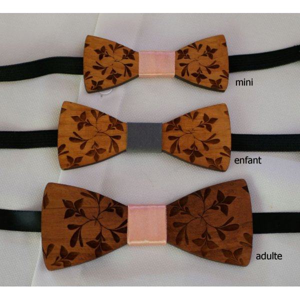 Wooden bow tie engraved with large flowers to personalize