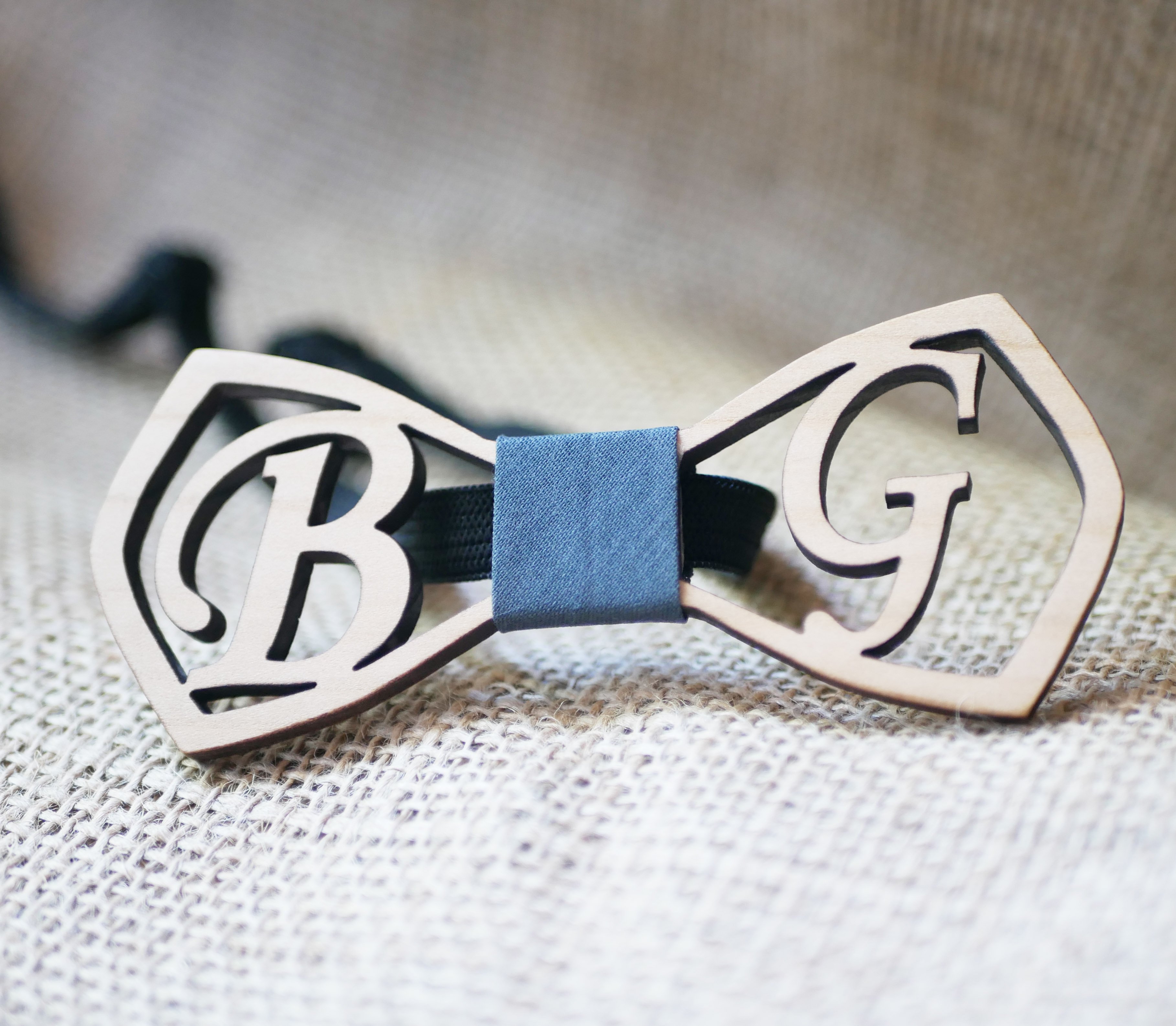 Wooden bow tie "le rabl&eacute;" personalized with 2 openwork initials